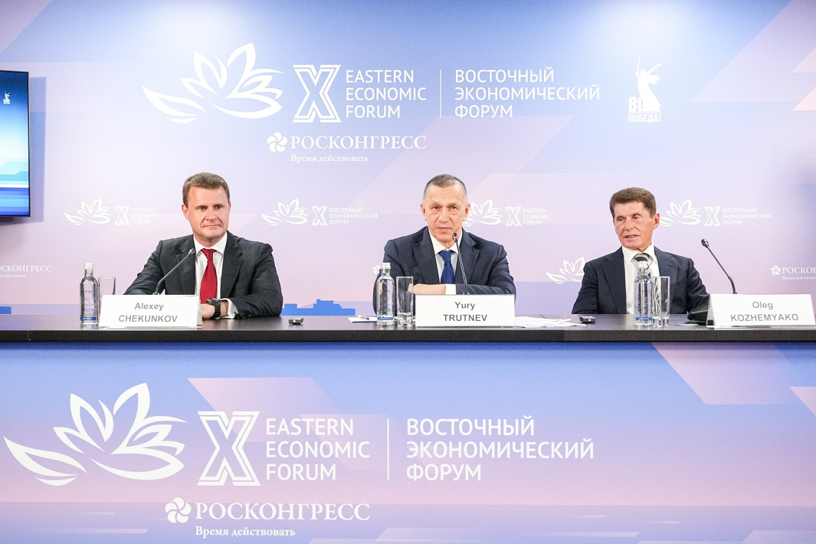 Участники ВЭФ-2025 подписали 283 соглашения 
