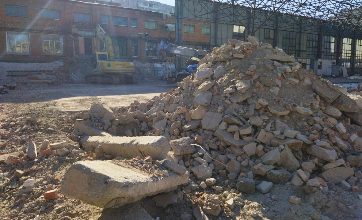 В центре Хабаровска старый завод превращают в руины