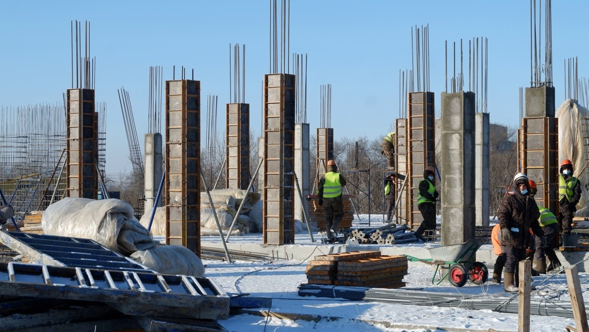 Минстрой Хабаровского края предложил увеличить зарплату строителей