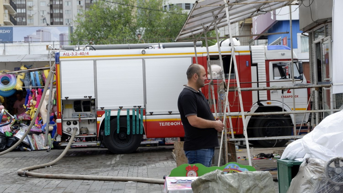 На Центральном рынке Хабаровска тушат пожар | 21.07.2022 | Хабаровск -  БезФормата