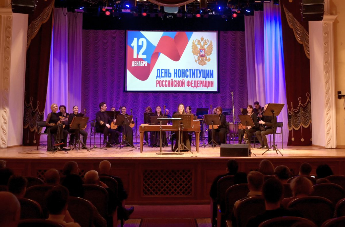 День конституции РФ в Хабаровске отметили митингом-концертом