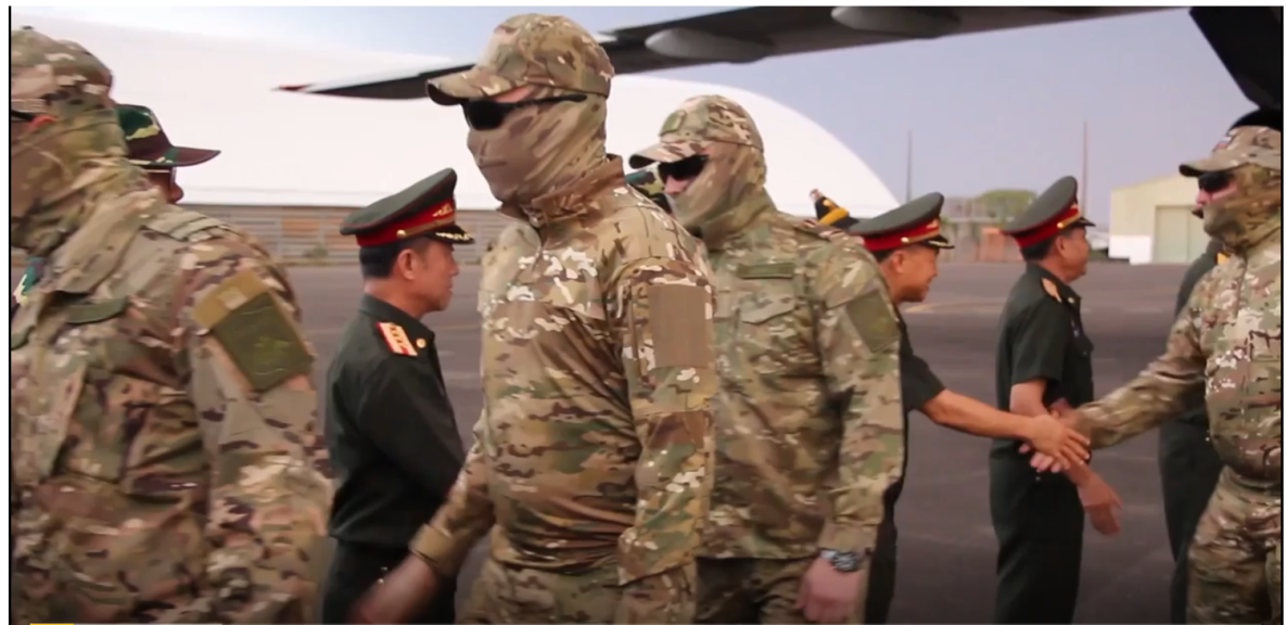 Военнослужащие Восточного округа прибыли в Лаос для совместных учений 