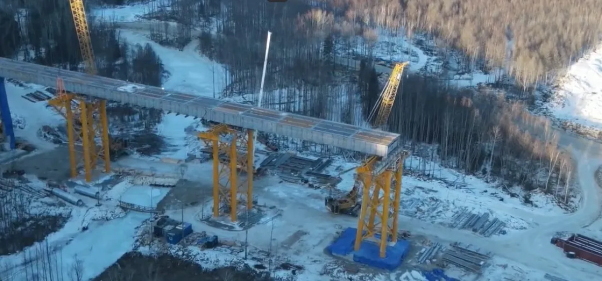 На Тихоокеанской железной дороге начали возводить предпоследний мост