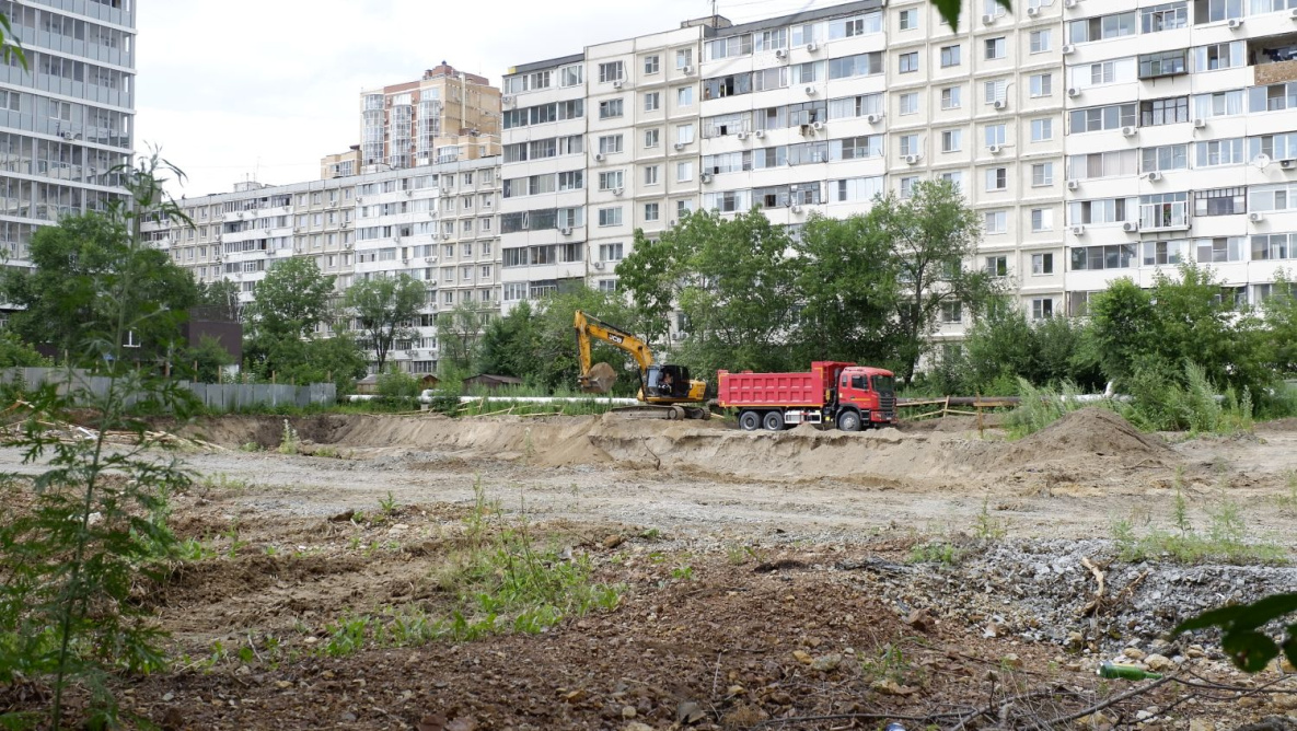 Стройка без разрешения развернулась в центре Хабаровска | 21.07.2022 |  Хабаровск - БезФормата