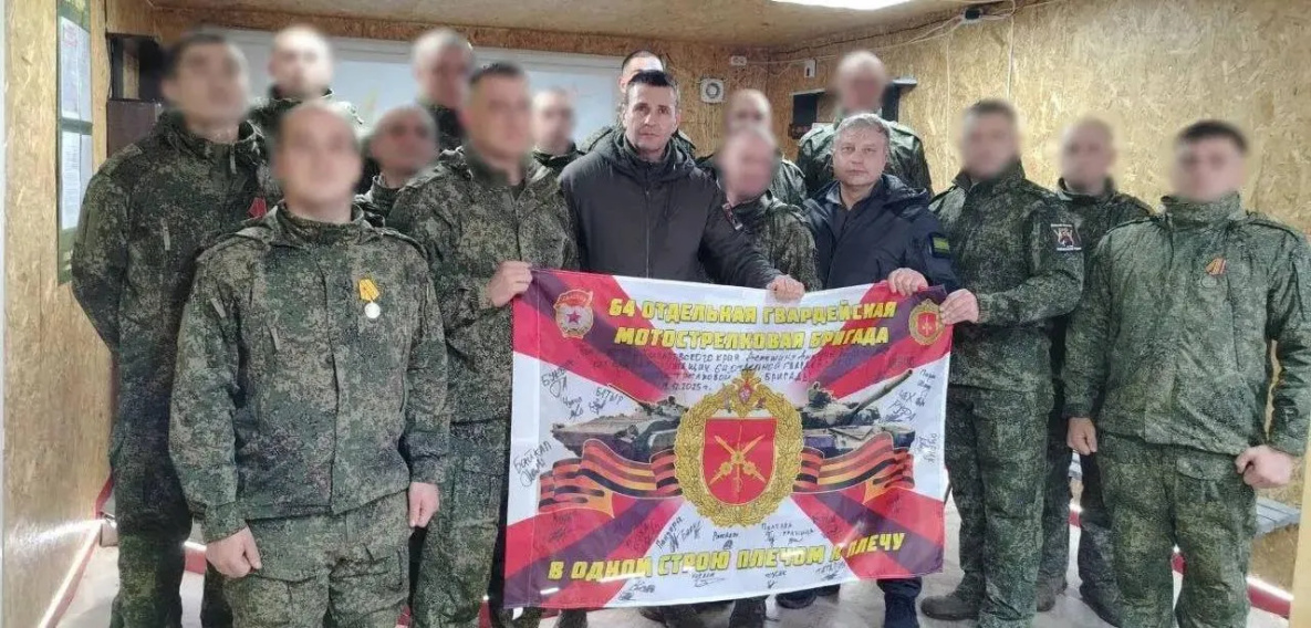 Дмитрий Демешин вручил подарки хабаровскому отряду «БАРС-8» на СВО