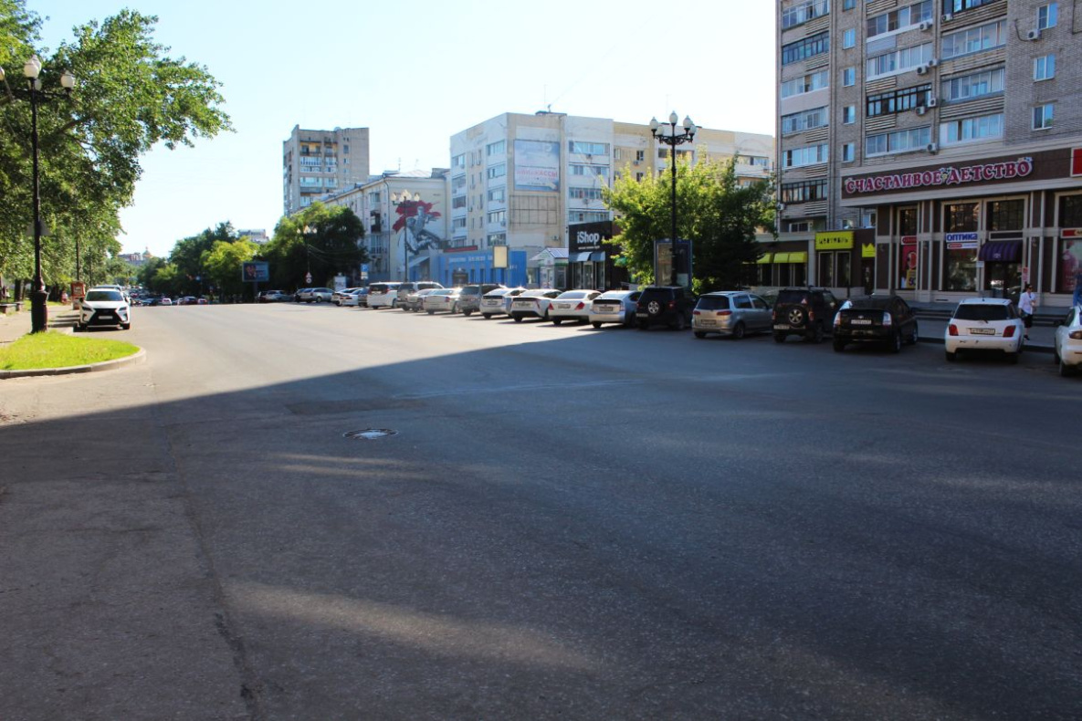 В Хабаровске с дорог исчезает разметка и зебры