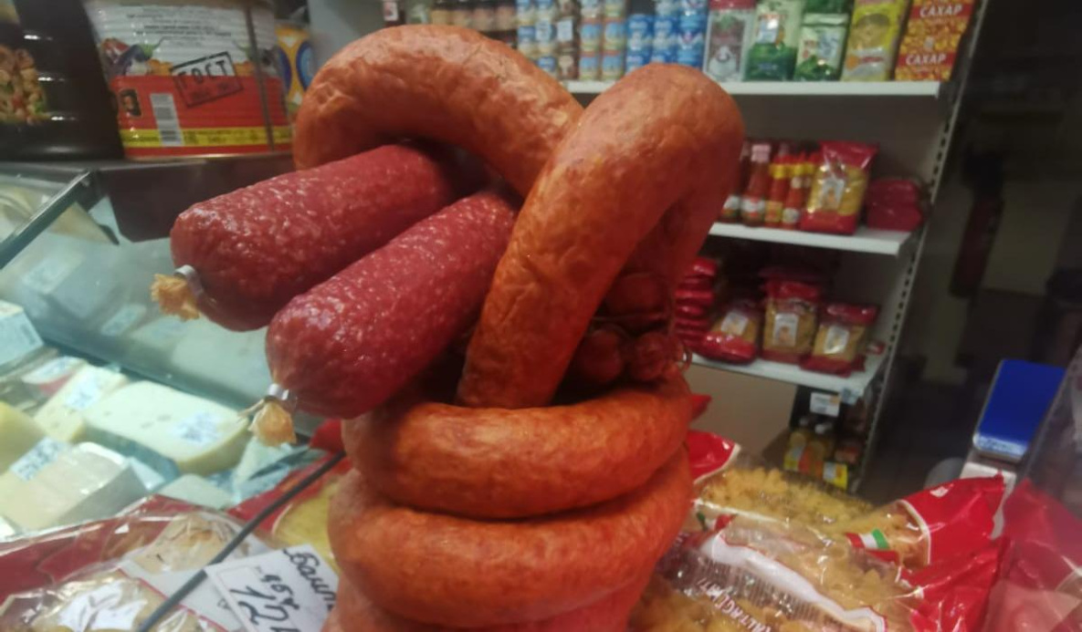 В Хабаровске розница сдерживает цены на колбасу