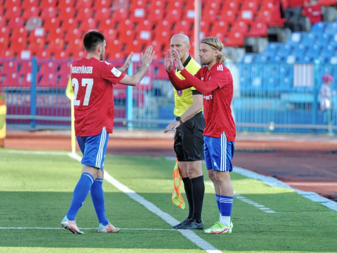 Четыре футболиста покинули «СКА-Хабаровск» и один продлил контракт