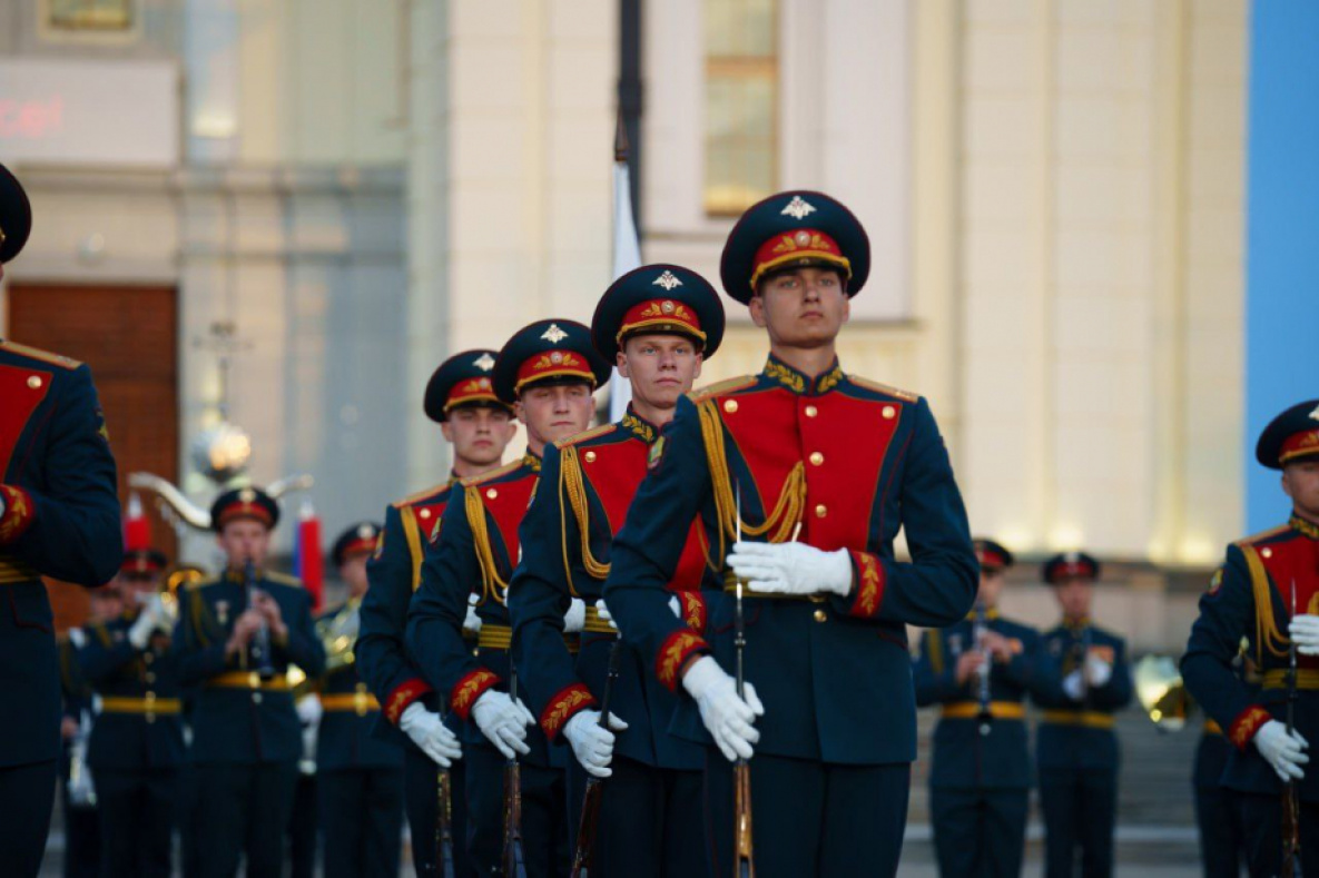 В Хабаровске состоялось дефиле военных оркестров фестиваля «Амурские волны»