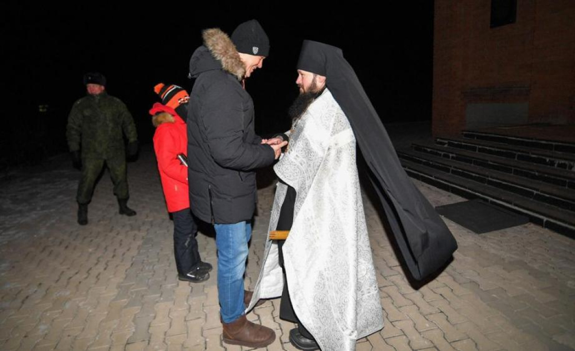 Михаил Дегтярёв встретил Рождество в холодной часовне на острове у Хабаровска