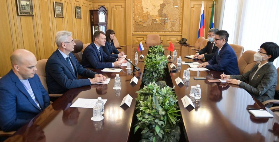 Губернатор Михаил Дегтярев встретился с новым консулом КНР в Хабаровске