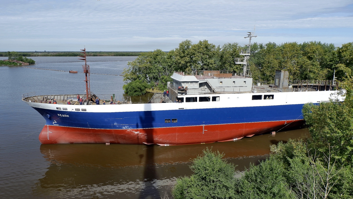 Краболов «Кедон» спустили на воду в Хабаровске