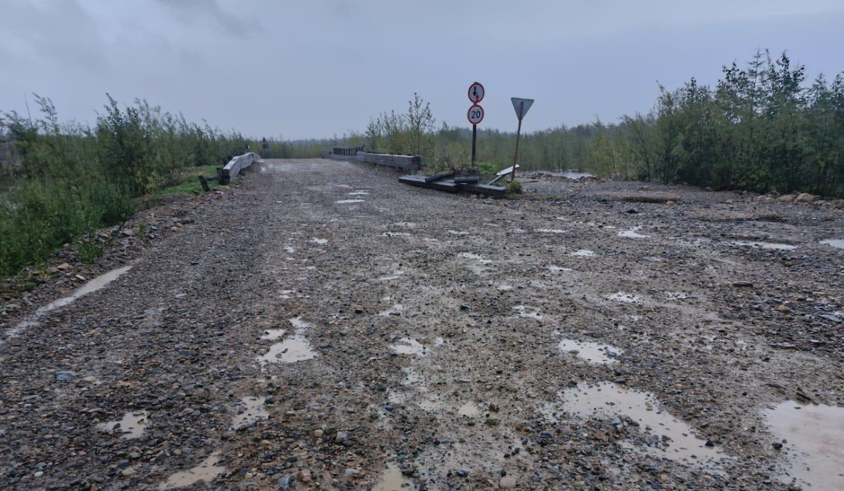 Вода ушла с подтопленной дороги к аэропорту Охотска