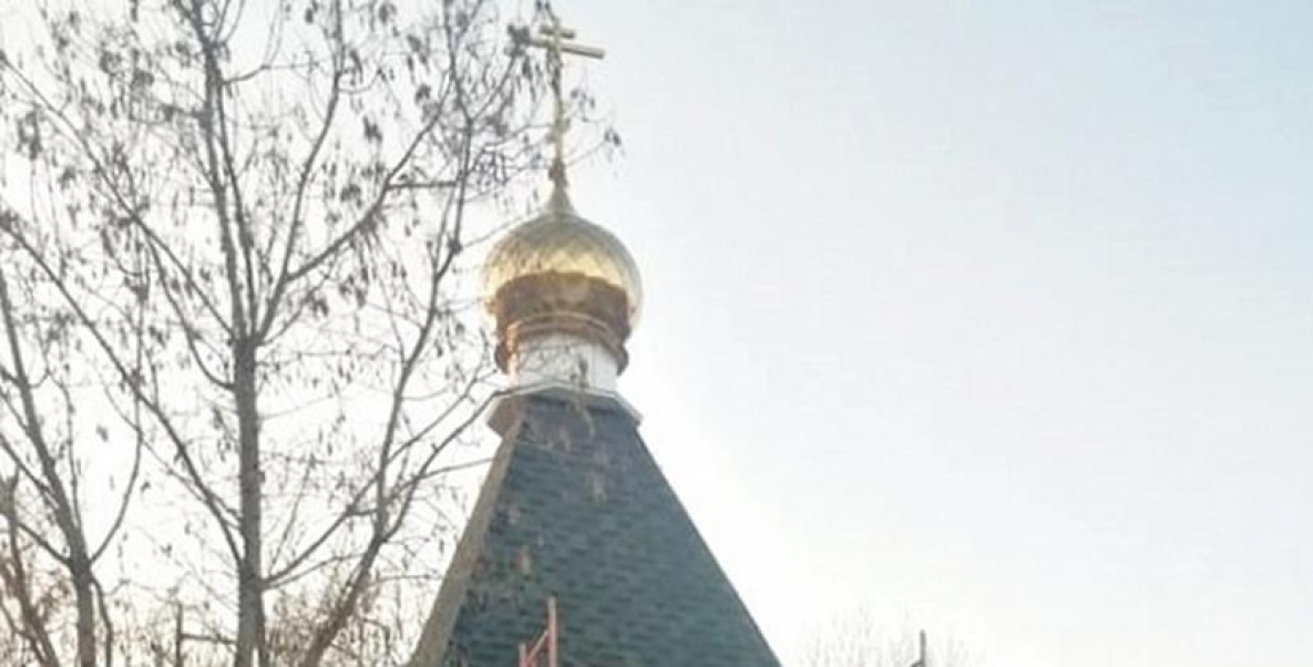 Купол с крестом установили на часовне всех Святых в Хабаровске