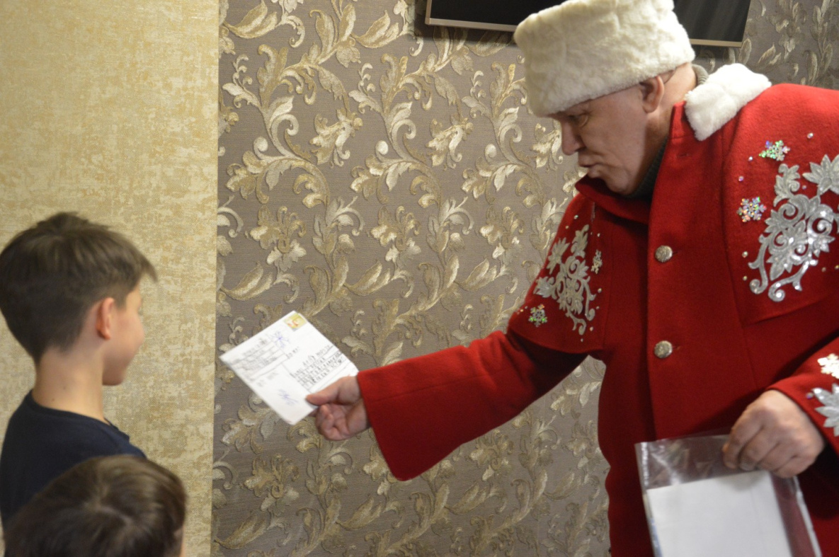 Путь из Великого Устюга: посол Деда Мороза осчастливил хабаровчан