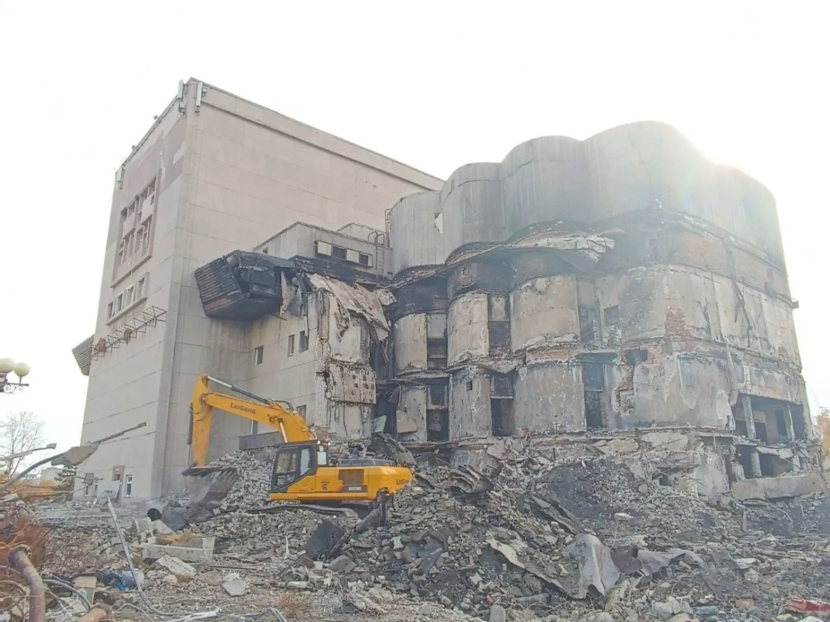 Краевой музтеатр в Хабаровске будут разбирать ножницами