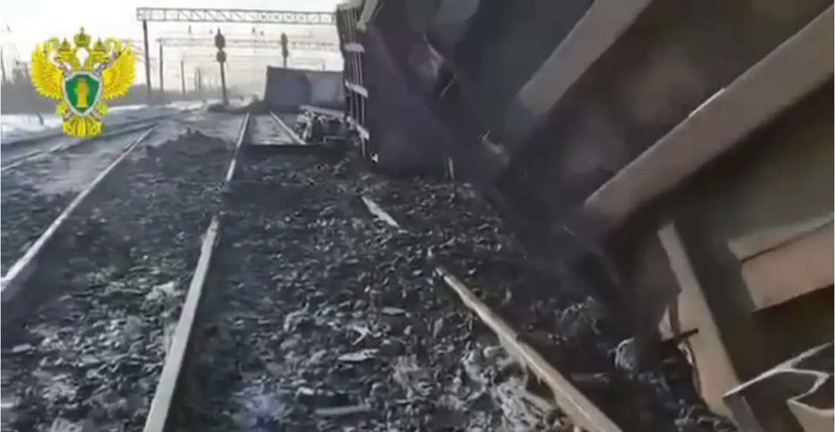 Десять вагонов с углем опрокинулись в Хабаровском крае