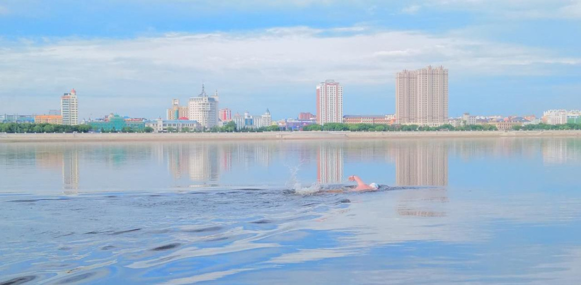 В Хабаровске прошёл 75-километровый заплыв в честь юбилея Победы