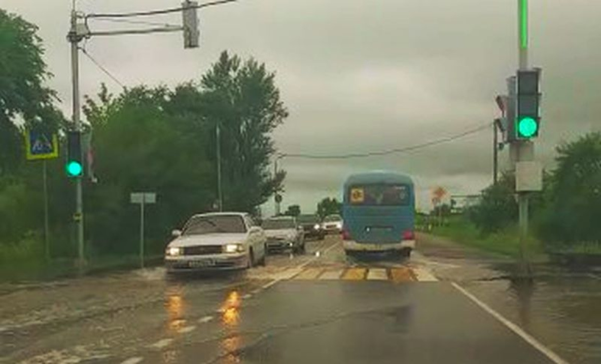 Участок дороги от Хабаровска до Владивостока оказался под водой