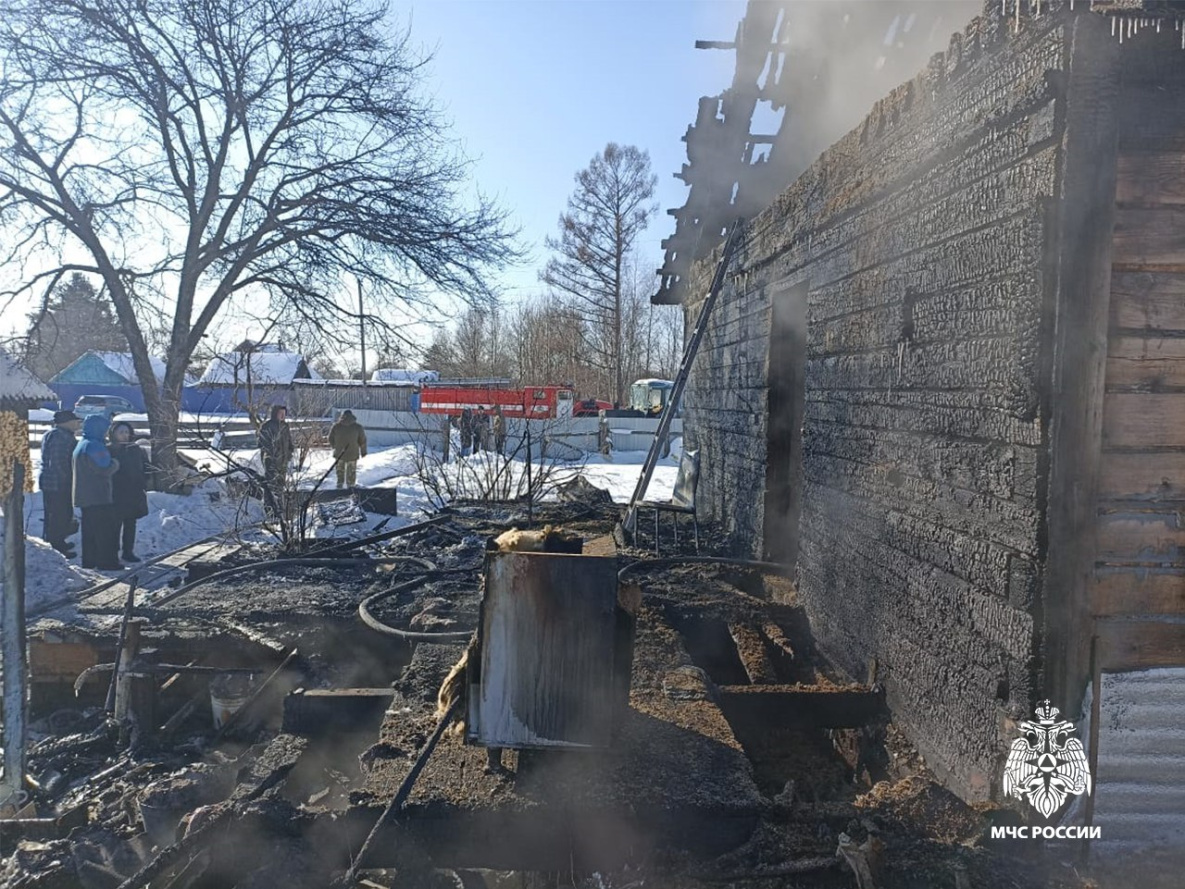 Пенсионерка спасла двоих детей из горящего дома в Хабаровском крае |  06.02.2024 | Хабаровск - БезФормата