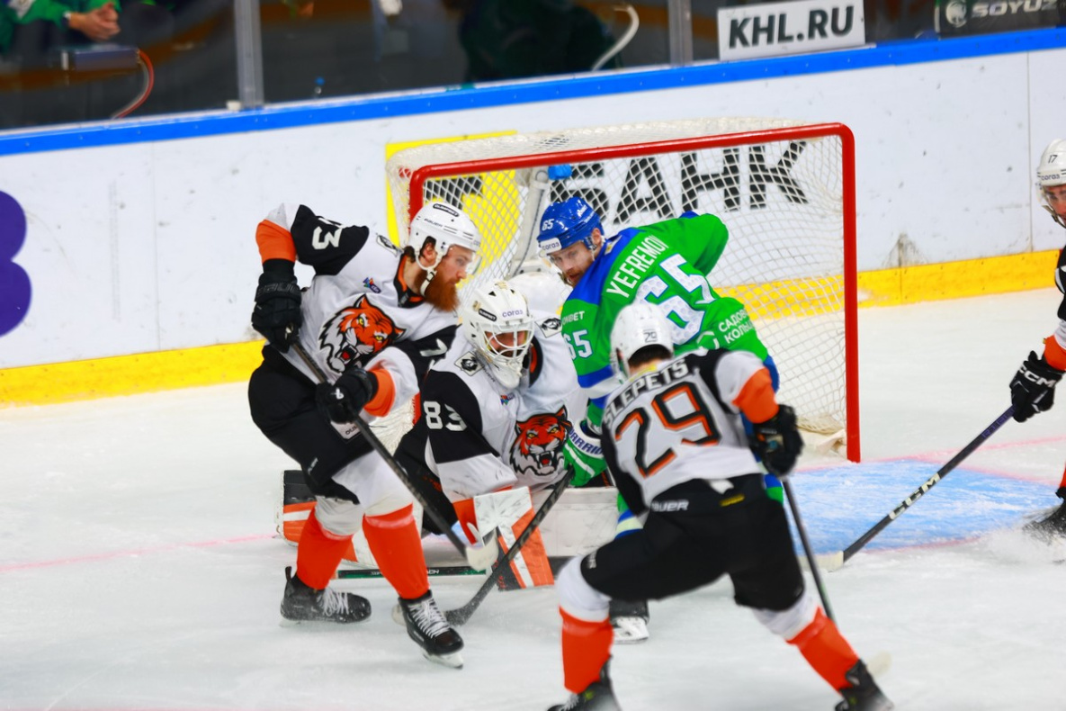 Уфимский «Салават Юлаев» отыграл два очка у хабаровского «Амура»