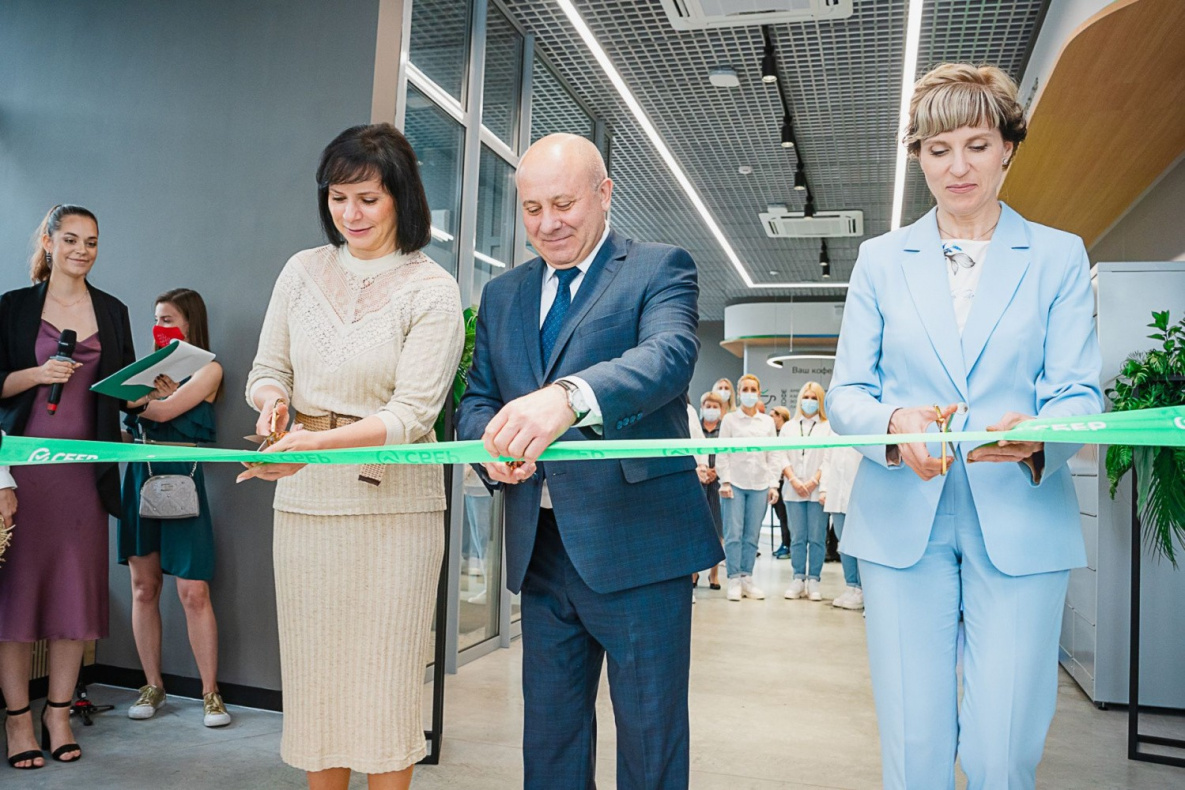 Сбер открыл в Хабаровске первый офис нового формата
