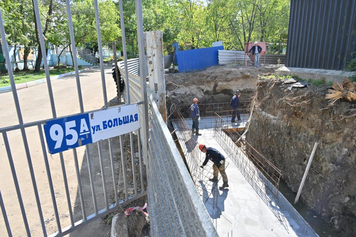 Теплотрассу на улице Большой в Хабаровске ремонтируют впервые за 22 года