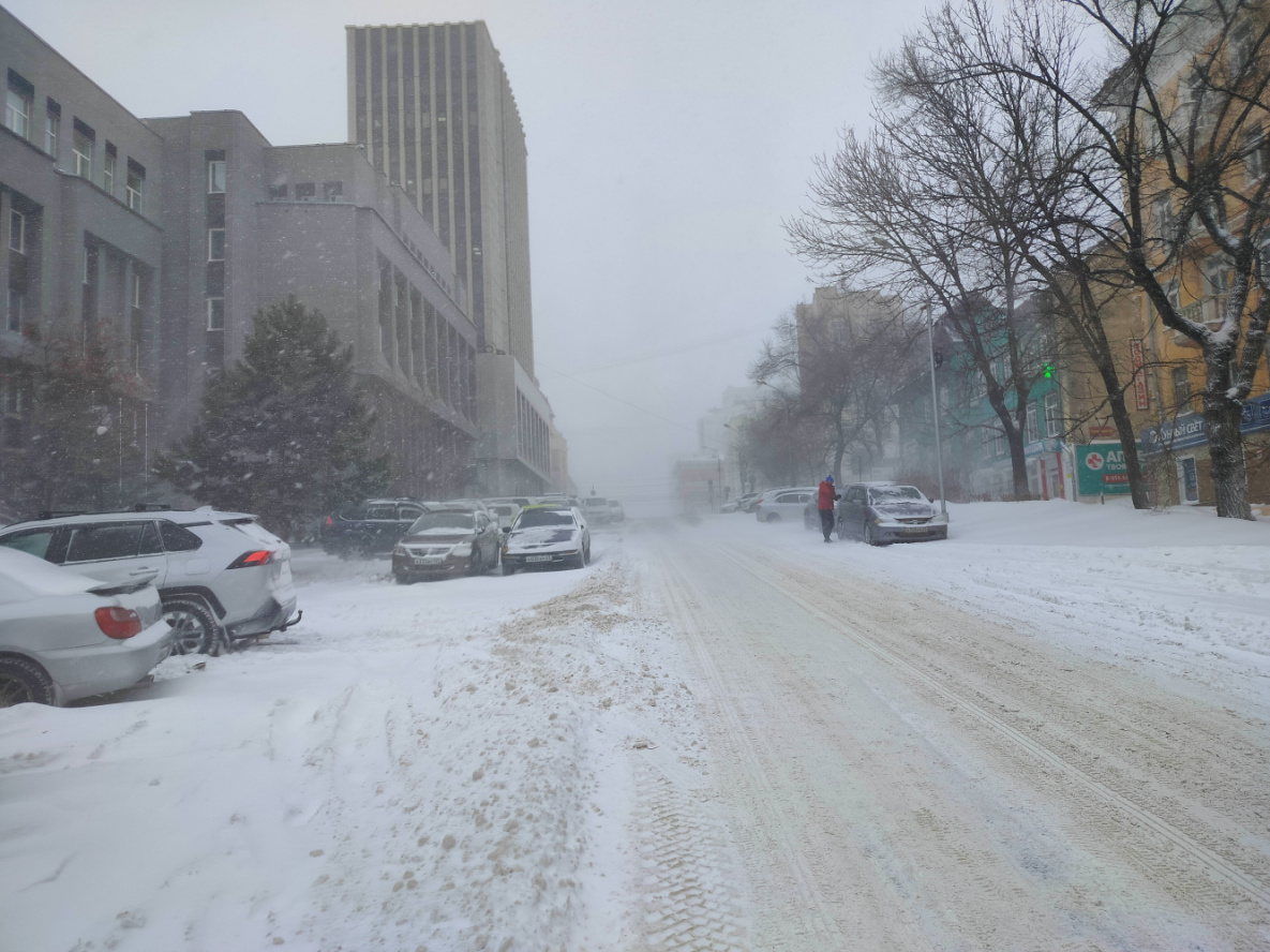 Хабаровске выпал снег