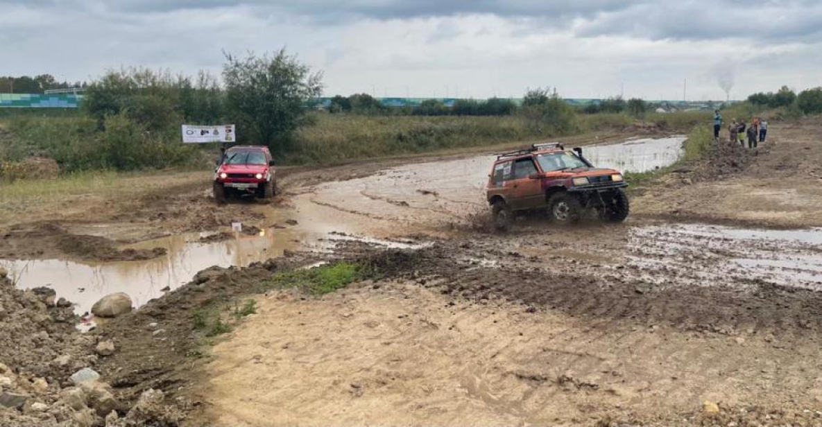 Хабаровские болота приглянулись автомобилистам-экстремалам