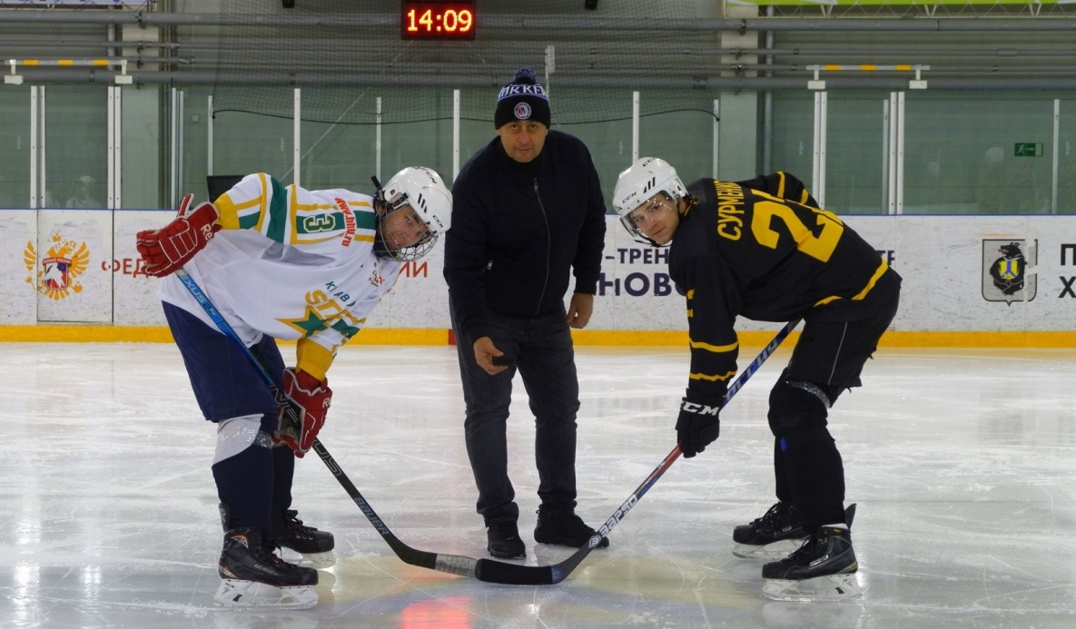 Ночная хоккейная лига открыла сезон в Хабаровске