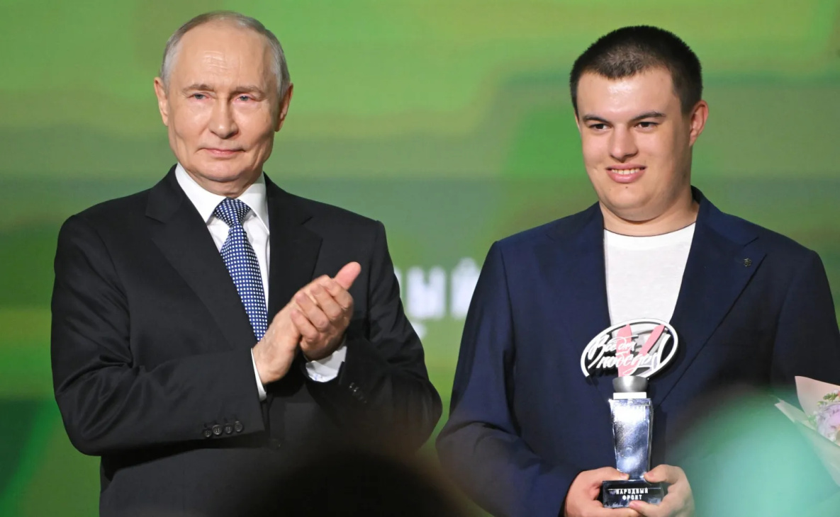 Владимир Путин на форуме «Всё для победы!» наградил лауреатов премии ОНФ