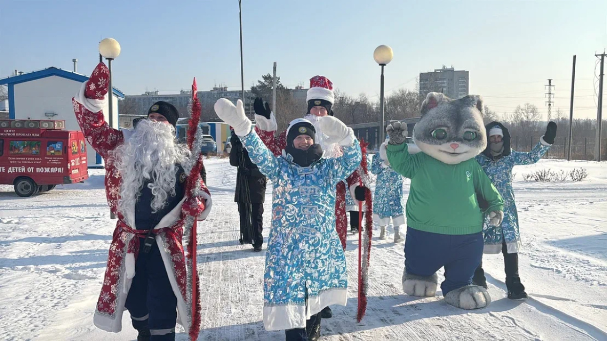 Десант Дедов Морозов высадился в детской краевой больнице Хабаровска