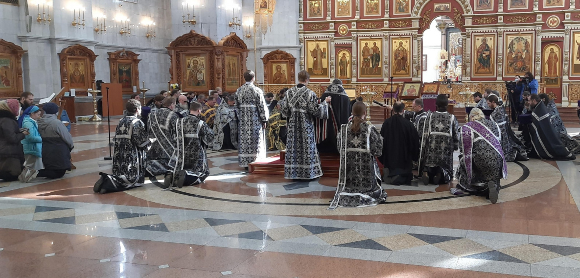 В Хабаровске отслужили молебен от «губительного поветрия» почти без прихожан