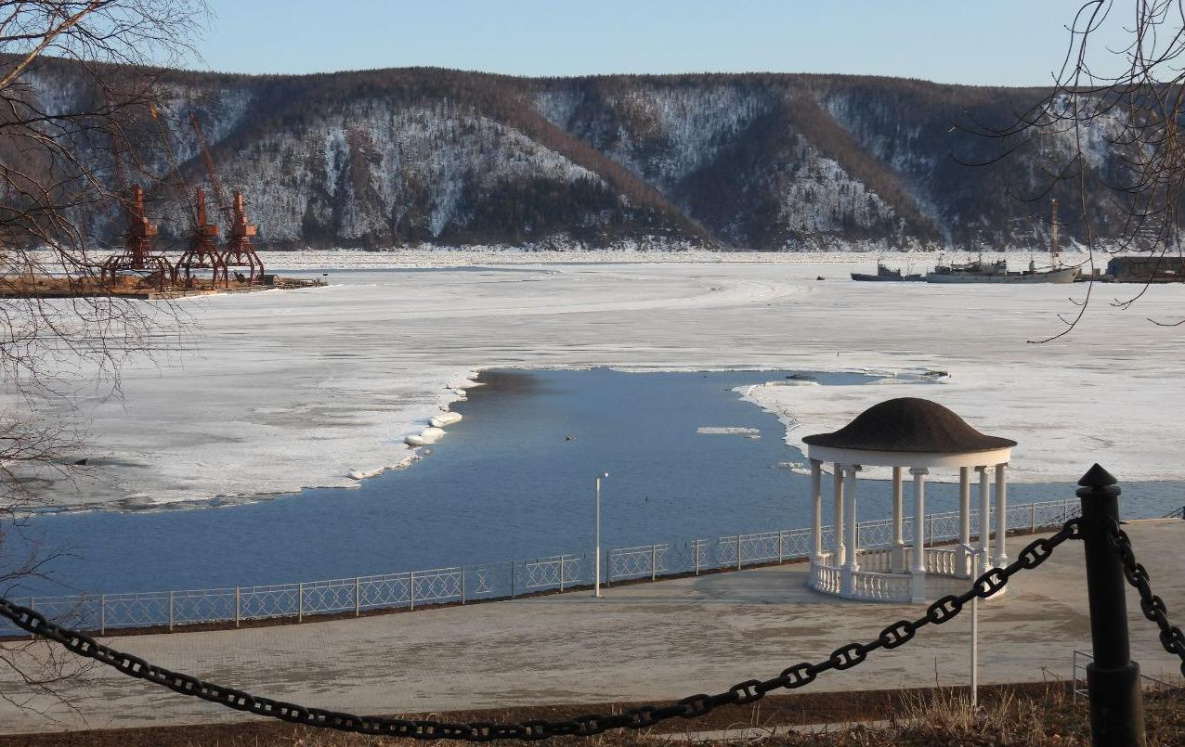 Ледоход в Николаевске -на-Амуре в этом году начался  необычно рано