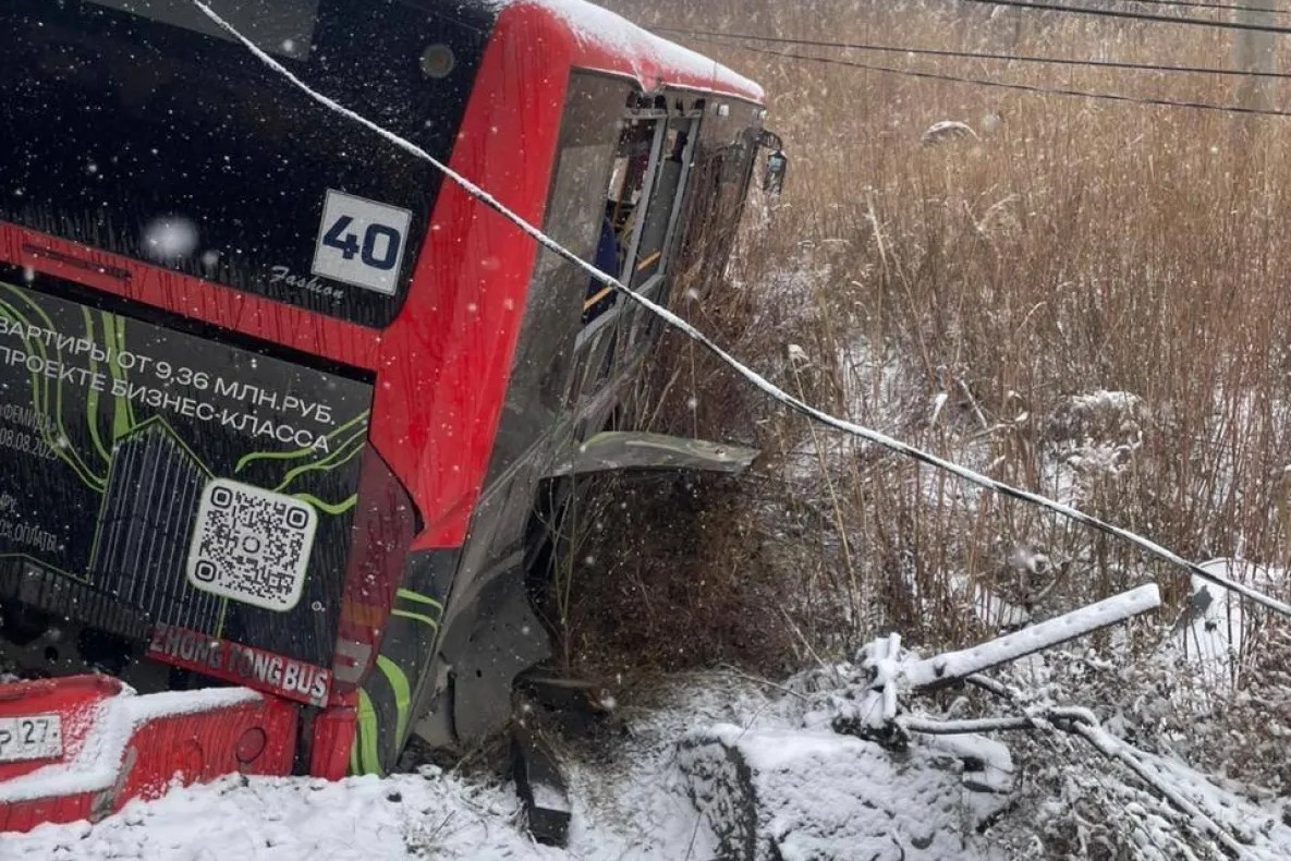 Раненые в ДТП автобуса с поездом в Хабаровске пока остаются в больнице 