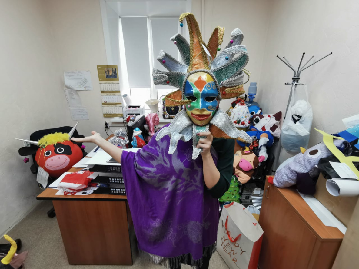 Быки и венецианские маски: в Хабаровске выбрали лучшие ёлочные игрушки