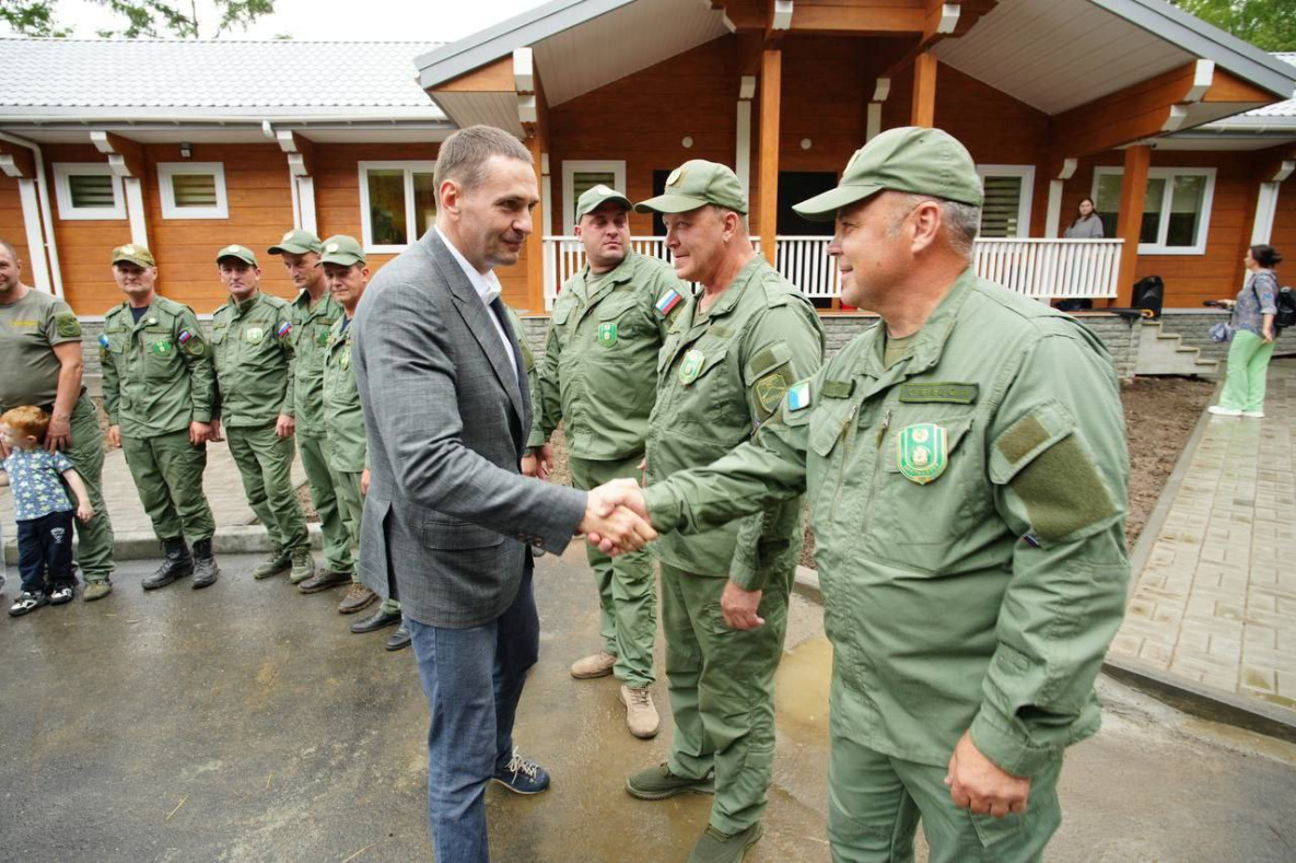 Семьи хабаровского Госохотнадзора получили новое жильё 