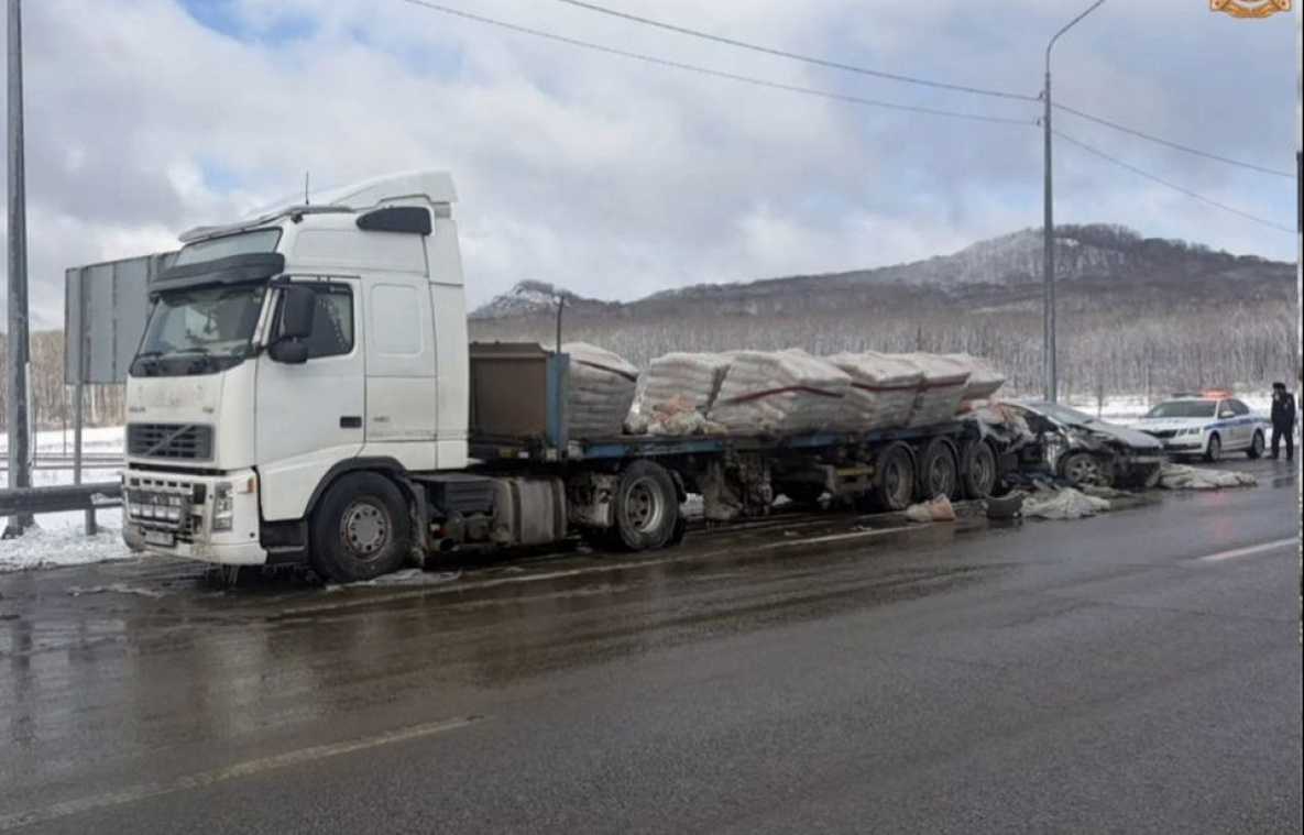 Водитель без прав насмерть сбил водителя фуры в Хабаровском районе
