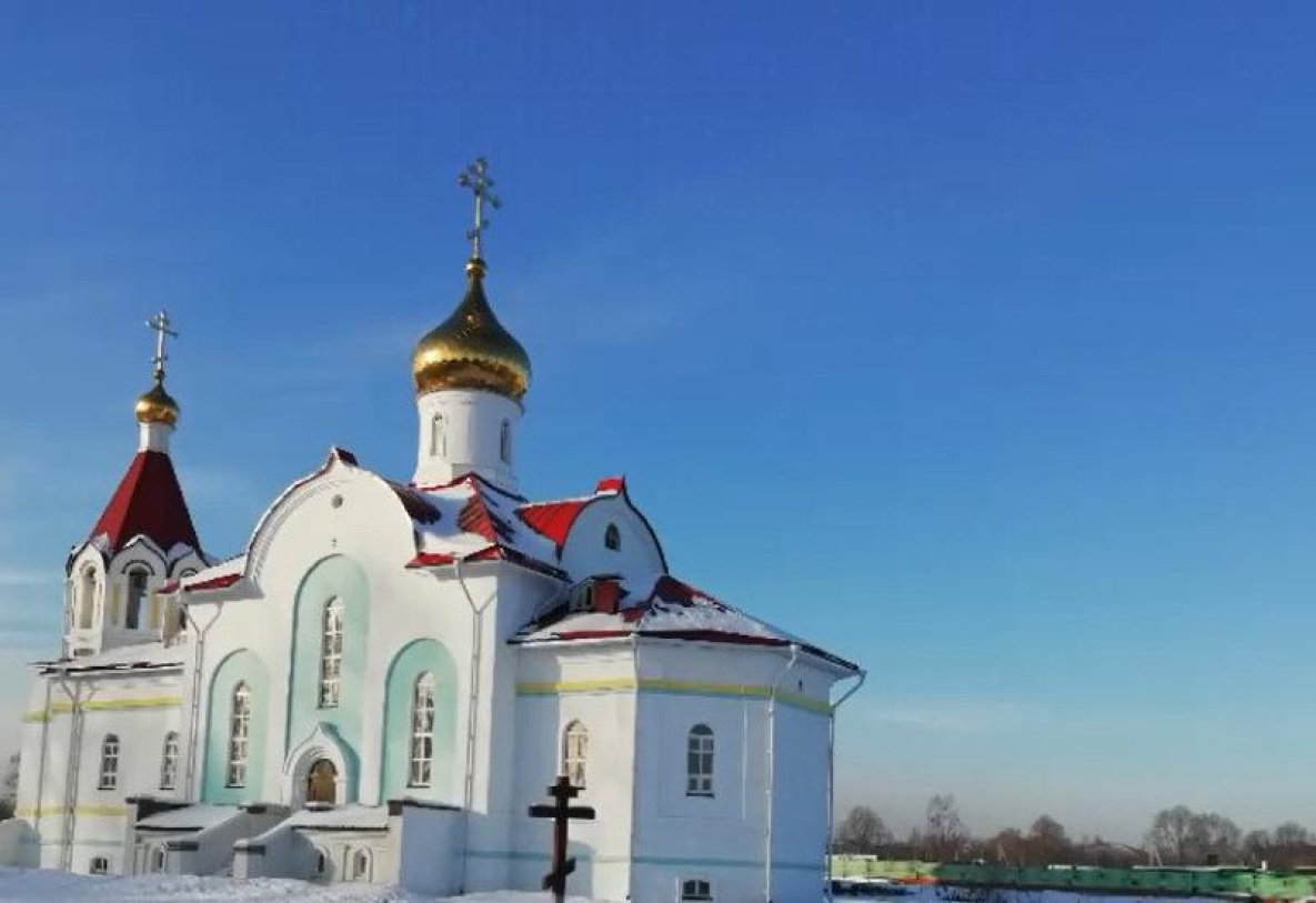 Храм в Эльбане Хабаровского края расписывают местные художники 