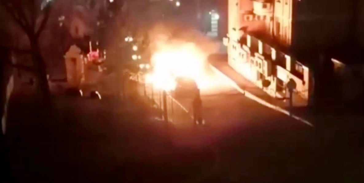 Во дворах Хабаровска по ночам горят машины