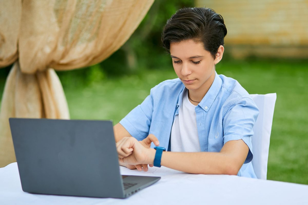 Школьники Хабаровска онлайн-занятиями усилили подготовку к выпускным экзаменам