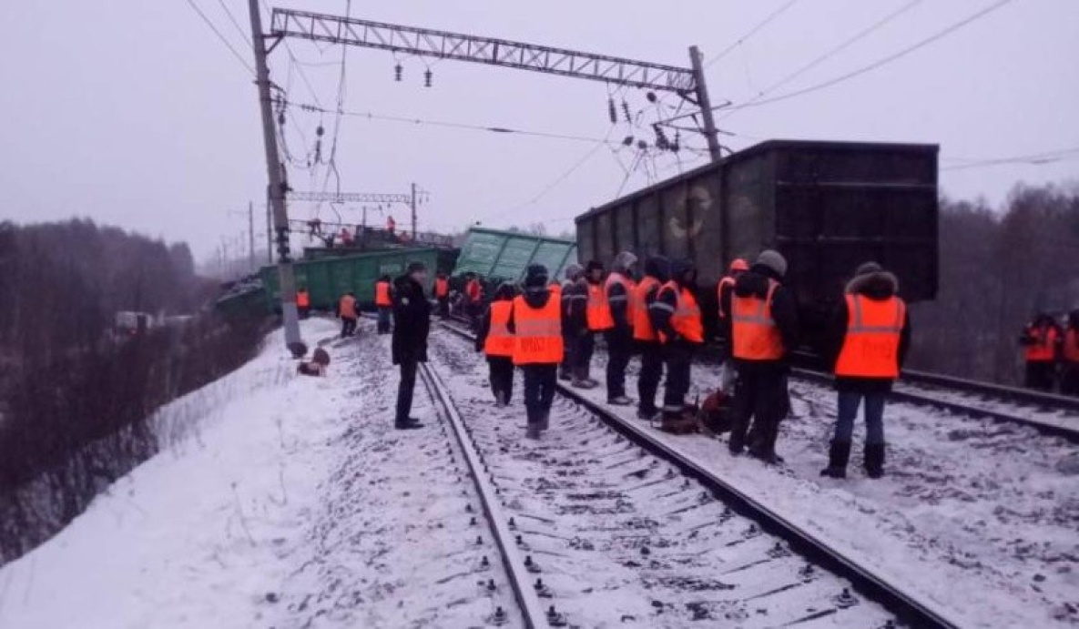 Несколько поездов через Хабаровск задержались из-за двух аварий