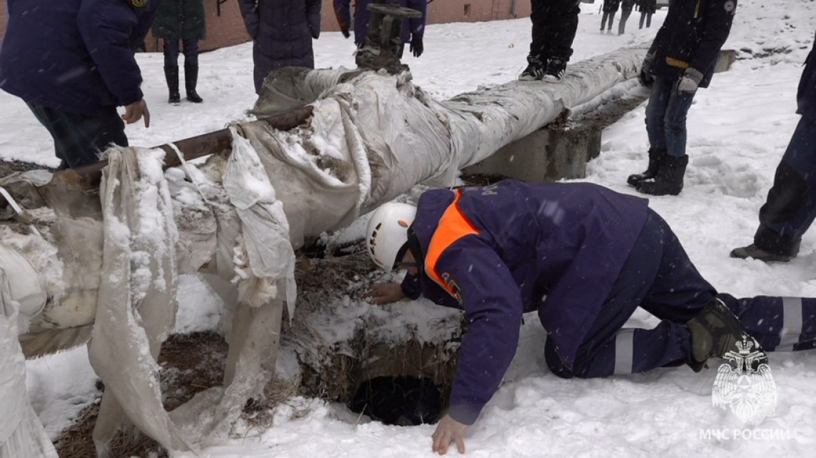 В пригороде Хабаровска 13-летний мальчик провалился в колодец