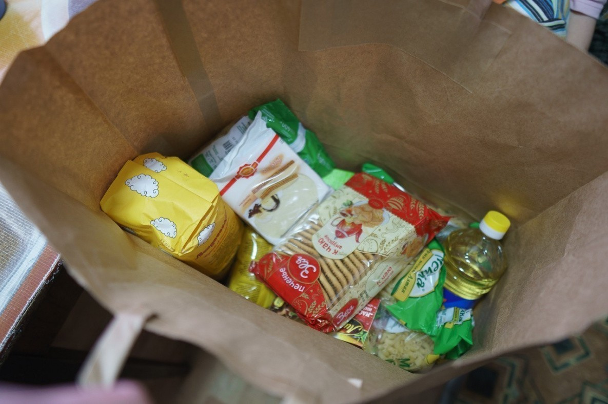 Комсомольчане дарят продукты нуждающимся десятками килограммов