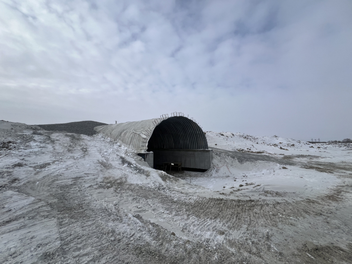 Дорогу на острове Большой Уссурийский строят в круглосуточном режиме