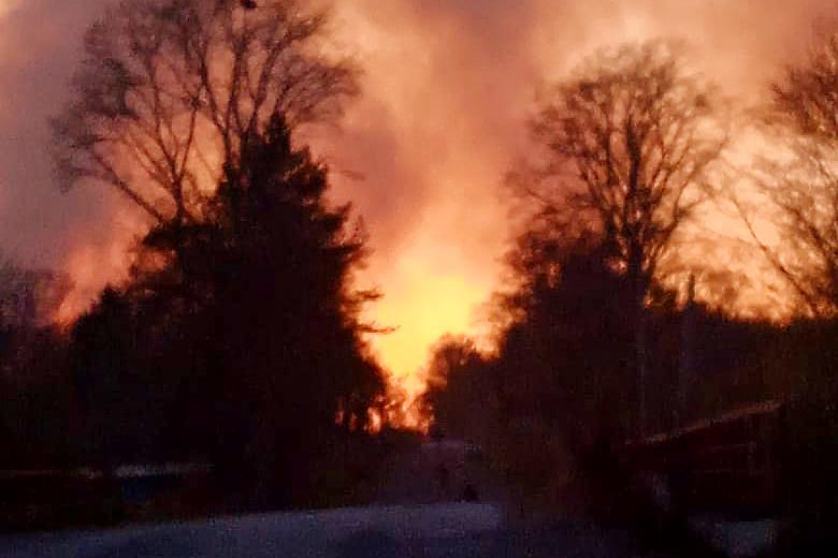 Мощный пожар тушат на юге Хабаровского края