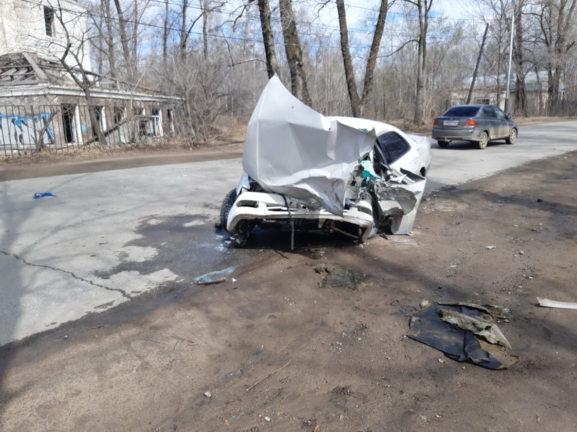 В Хабаровске в результате ДТП автобус пронзило дерево | 24.04.2021 |  Хабаровск - БезФормата