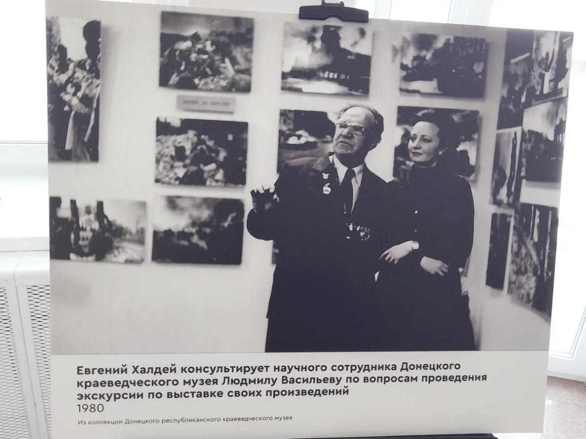 Выставка работ гениального фотографа Евгения Халдея открылась в Хабаровске