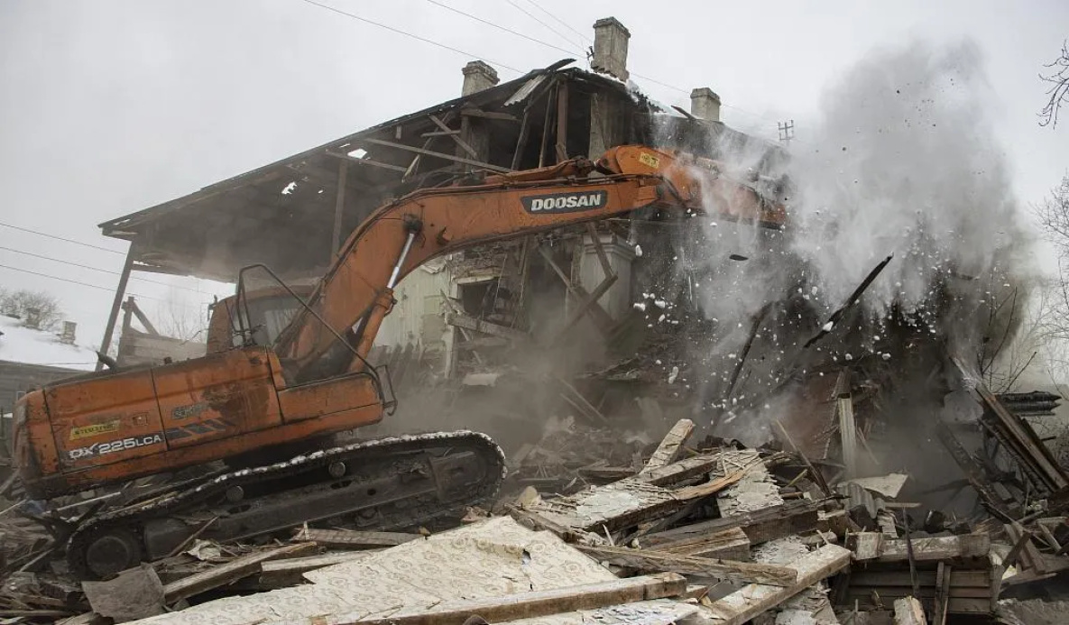Почему в Хабаровске не спешат со сносом расселённых бараков