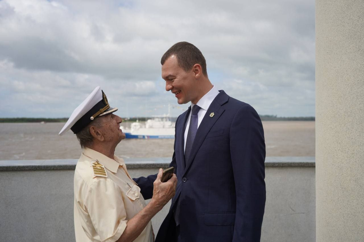 Михаил Дегтярев поздравил Хабаровский край с Днём ВМФ | 30.07.2023 |  Хабаровск - БезФормата